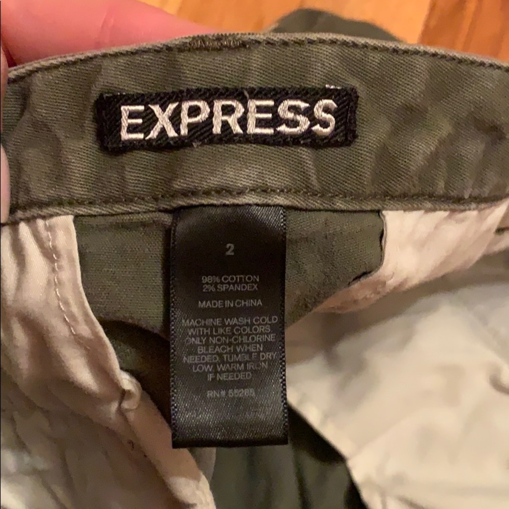 Express Shorts - Picture 3 of 4